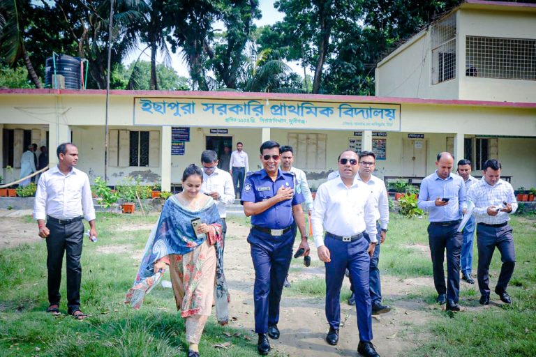 ৩য় ধাপের উপজেলা পরিষদ নির্বাচনে মুন্সীগঞ্জের দুই উপজেলার বিভিন্ন ভোটকেন্দ্র পরিদর্শন