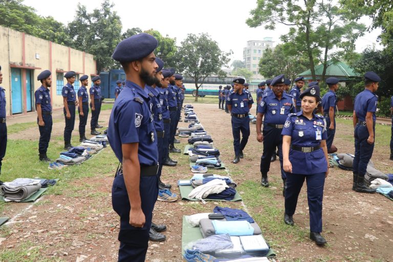 ইন্ডাস্ট্রিয়াল পুলিশ-৪, নারায়ণগঞ্জের কাঁচপুর ক্যাম্পে কিট প্যারেড অনুষ্ঠি