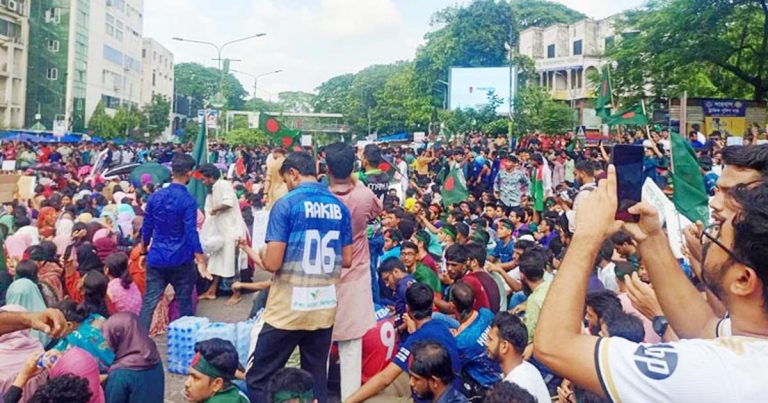 কোটা বাতিলের দাবিতে  রাজধানীর শাহবাগে আবারও অবরোধ