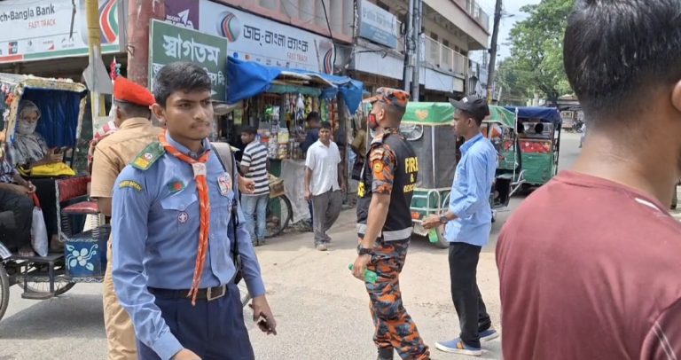 জয়পুরহাটে যানজট নিরশনে স্টুডেন্টরা