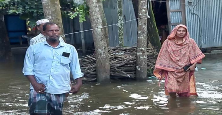 চাঁদপুরের শাহারাস্তিতে উজানের পানিতে  অর্ধলক্ষাধিক মানুষ পানিবন্দি