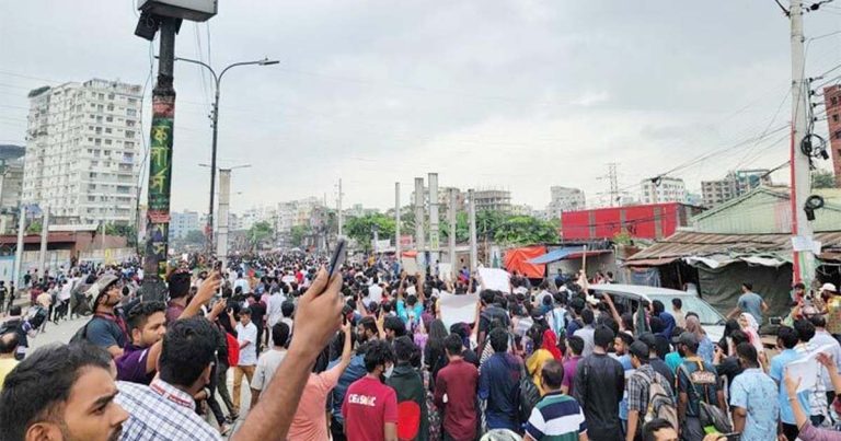 ৯ দফা দাবিতে রামপুরায় শিক্ষার্থীদের সড়ক অবরোধ