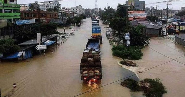 ভয়াবহ বন্যা,পানির নিচে ঢাকা-চট্টগ্রাম মহাসড়ক