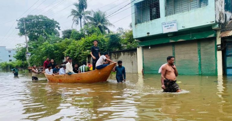 ভারী বৃষ্টিতে উজান থেকে আসা ঢলে দেশের ৮ জেলায় বন্যা দেখা দিয়েছে