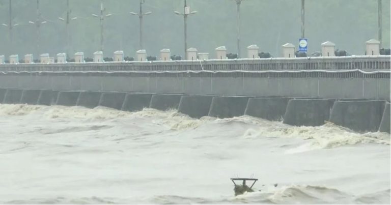 খুলে দেওয়া হলো তিস্তার ৪৪টি জলকপাট