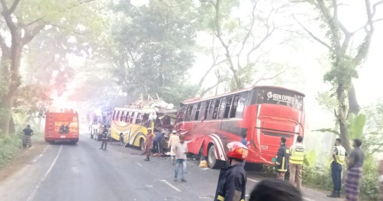 ফরিদপুরে দুই বাসের মুখোমুখি সংঘর্ষে নিহত ৫ আহত ২৩ যাত্রী