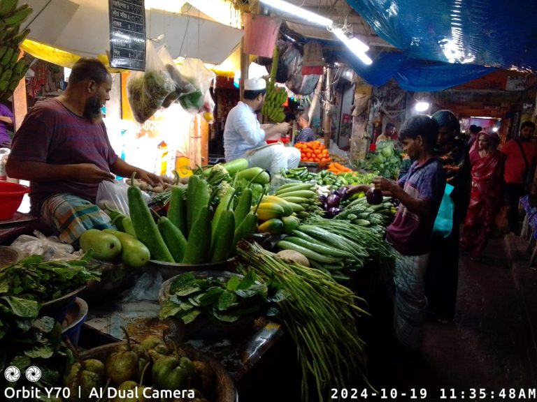 মুন্সীগঞ্জে সকল প্রকার সবজির দাম আকাশ ছোঁয়া, ক্রেতাদের নাভিশ্বাস