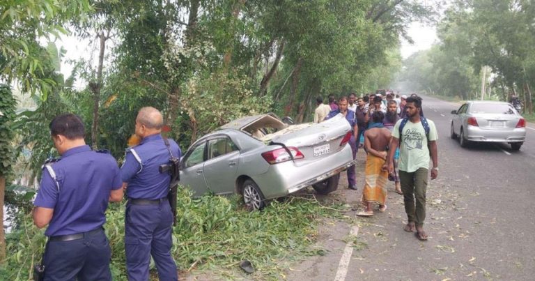 গোপালগঞ্জে সদরে প্রাইভেটকার-ভ্যানের সংঘর্ষে নিহত ১