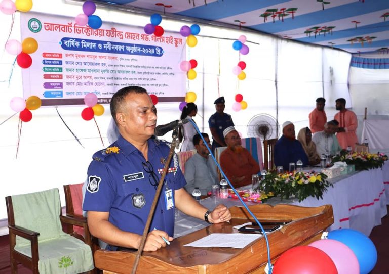 মুন্সীগঞ্জে আলভাট বিক্টোরিয়া যতীন্দ্র মোহন গভ.গালর্স স্কুলে নবীন-বরণ